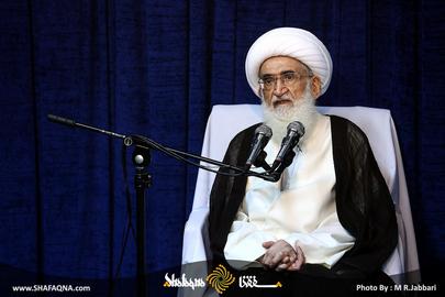 نوری همدانی افرادی که در تجمع پاسارگاد شرکت کرده‌ بودند را ضد انقلاب نامید