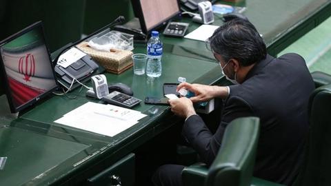به نظر منتقدان، اجرای طرح صیانت می‌تواند محکم‌ترین ضربه جمهوری اسلامی به دنیای رسانه و اطلاع‌رسانی در ایران باشد.