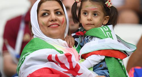 فدراسیون ایران یک سوم جمعیت دخترانی که وارد ورزشگاه خواهند شد را هم در کنترل خود دارد؛ تداوم روند حضور زنان گزینشی.