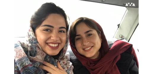 پانیذ گُرجی می‌گوید خواهرش «پونه» از سال ۲۰۱۷ با پذیرش تحصیلی دانشگاه آلبرتا به کانادا مهاجرت کرده و دی‌ماه سال جاری برای تعطیلات به ایران برگشته بود