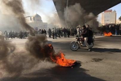 هم‌زمان با سالگرد اعتراضات آبان ۹۸ جمعی از مدافعان حقوق بشر اعلام کرده‌اند که در بهمن امسال یک دادگاه بین‌المللی مردمی در لاهه برای رسیدگی به پرونده قربانیان سرکوب آبان‌ ماه برگزار می‌شود.
