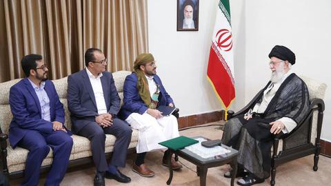 The Supreme Leader met with the Houthi spokesman Mohammad Abdolsalam