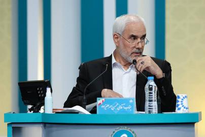مهرعلیزاده در همان ابتدای مناظره با خطاب قرار دادن رییسی، او را مسوول ارسال «پیامک وحشت» برای «دختران» خواند.