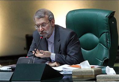 سال‌ها اقتصاددانان آزاد مدافع صندوق توسعه ملی بودند، اما حالا در سکوت اقتصاددانان نمایندگان مجلس و بازیگران سیاسی در مقام مدافع حیثیتی از صندوق قرار گرفته‌اند.