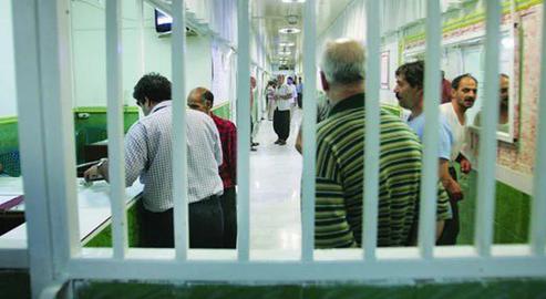 Hungry Convicts Extorted by Iranian Prison Shops