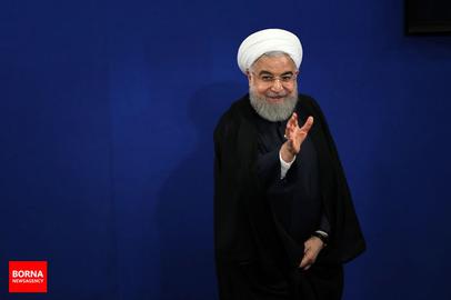 حسن روحانی، رییس‌جمهور هم بعدازآن بارها با کنایه یا صراحت از بی‌اطلاعی خود از علت حادثه تا زمان تشکیل جلسه شورای عالی امنیت ملی، سه روز بعد از متلاشی شدن هواپیما حرف زد.