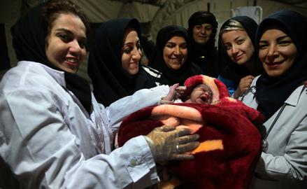 16 مادر زلزله‌زده نوزاد خود را در کرمانشاه به دنیا آوردند