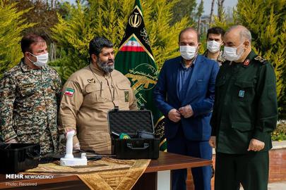 سردار «حسین سلامی»، فرمانده کل سپاه پاسداران در مراسمی از اختراع یک دستگاه تشخیص ویروس «کرونا» رونمایی کرد