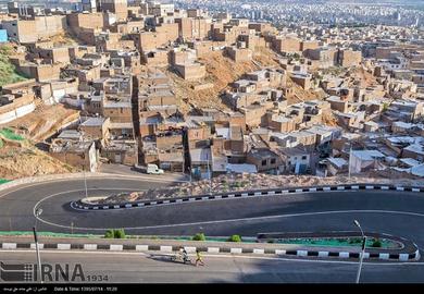 تبریز اکنون دارای بیست محله حاشیه‌نشین است. بیشترین تراکم و وسعت اسکان غیررسمی در نوار شمالی این شهر است.