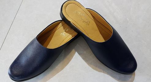 Nalain, or the shoes of clerics, are currently priced between 70,000 to 170,000 tomans [$2.00-$5.50].