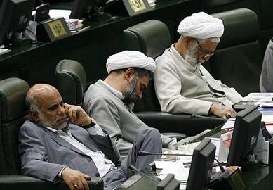پس از اعلام افزایش قیمت بنزین، بسیاری از نمایندگان مجلس شورای اسلامی از این تصمیم ابراز بی‌اطلاعی کردند.