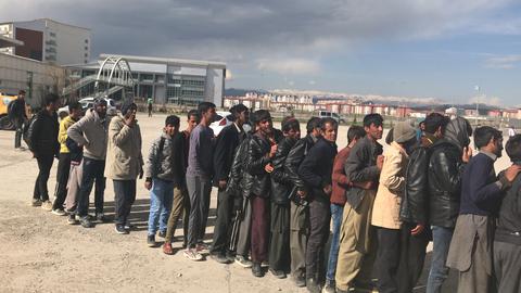 حق انتخاب برای مهاجر افغانستانی: دیپورت یا عضویت در لشکر فاطمیون؟