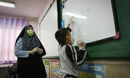 تنها در استان تهران بیست معلم جان خود را بر اثر شیوع ویروس کرونا از دست داده‌اند.