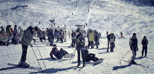 Skiing in Dizin