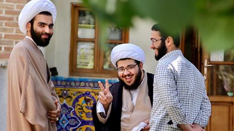 ساخت مدارس علمیه لوکس با پول امام زمان
