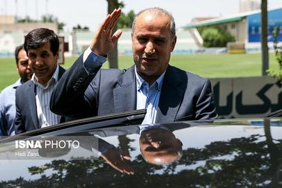 عقد قرارداد غیرقانونی با شرکت «موسسه فراکاو» و فروش حق پخش مجازی رقابت‌های لیگ برتر، یکی  از شاهکارهای مدیریتی مهدی تاج بود.