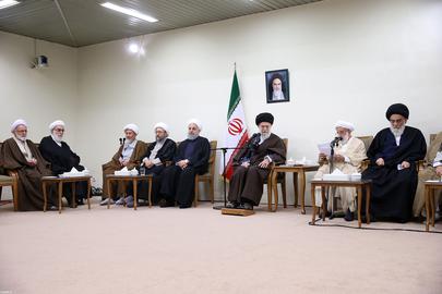 البته طبق نظریه «کشف» که مورد توجه برخی از اعضای مجلس خبرگان است، مشروعیت رهبر به رای خبرگان نیست. او منصوب الهی و منصوب امام معصوم است و خبرگان رهبری او را کشف و به مردم معرفی می‌کنند و شهادت می‌دهند