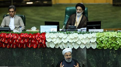 مجلس تراز انقلاب اسلامی که عده‌ای می‌کوشند آن را برند مجلس یازدهم کنند، فاقد هرگونه معنای گفتمانی است.