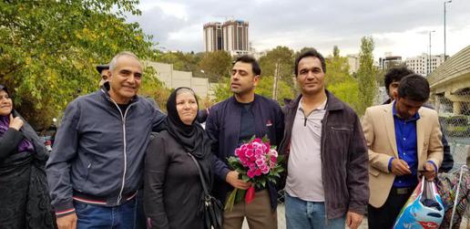 Esmail Bakhshi with family and friends after his release on October 30