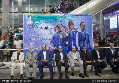 Crowds Welcome Victorious Freestyle Wrestlers Home from Rio