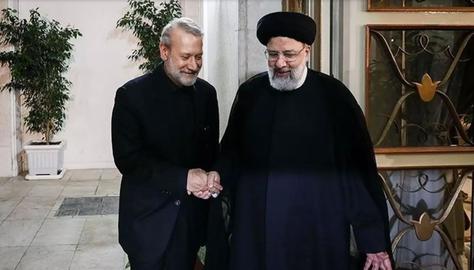 تحلیلگران دوقطبی در انتخابات پیش رو، میان «ابراهیم رییسی» کاندیدای اصلی اصول‌گرایان و علی لاریجانی به عنوان کاندیدای نزدیک به اعتدال‌گرایان مطرح می‌کردند