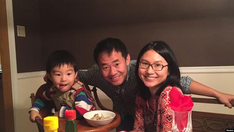 همسر ژیائو وانگ نیز با انتشار بیانیه‌ای به مناسبت آزادی همسرش نوشت خانواده ما یک بار دیگر کامل شد.