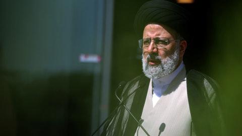 رئیسی: مردم برای رفع مشکلات خود به روحانیت اعتماد دارند