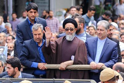 محمدعلی آل هاشم ششمین امام جمعه ثابت تبریز بعد از انقلاب است. نگاهی به سرگذشت امامان جمعه پیش از وی، حساسیت این جایگاه را مشخص می‌کند.