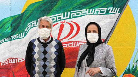 به گفته «علی‌رضا زالی»، مدیر ستاد مقابله با کرونای تهران، بر براساس مطالعات انجام شده هنوز ۳۸٪ ساکنان تهران از ماسک استفاده نمی‌کنند و در ادارات نیز هنوز ۱۷٪ حاضران ماسک نمی‌زنند.