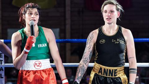 Khadem fought against French boxer Anne Chauvin