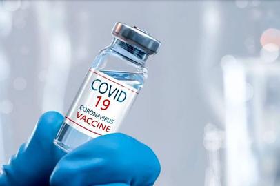 ویروس کرونا هنوز دست از سر مردم ایران و جهان برنداشته است. علم پزشکی نیز هم‌چنان در تقلا برای یافتن واکسن یا درمانی قطعی برای بیماری کووید-۱۹ است.