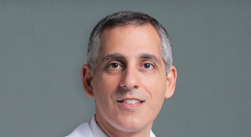 دکتر جوزف رحیمیان، متخصص بیماری‌های عفونی در یک مرکز مهم درمانی در نیویورک می‌گوید بیش از ۹۹ درصد از حجم کار او مربوط به مبتلایان به ویروس کرونا است
