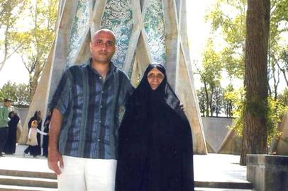 Gohar Eshghi with her son Sattar Beheshti in 2011
