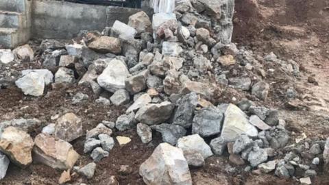 فرماندار سپیدان: دیوار مزار نوید افکاری را تخریب کردیم چون استاندارد فنی نداشت