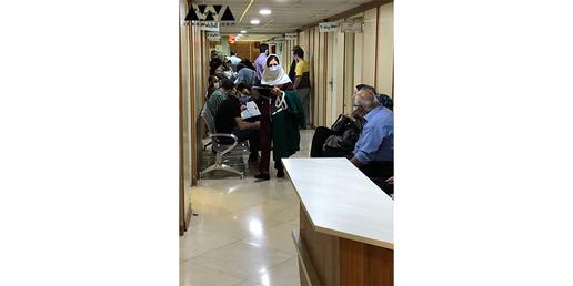 واکسیناسیون پزشکان بدون رعایت فاصله اجتماعی