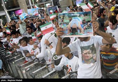 Crowds Welcome Victorious Freestyle Wrestlers Home from Rio
