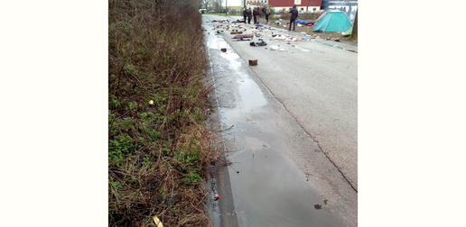 On the morning of January 10, French police attacked a camp in a forest outside Calais and destroyed a refugee camp. They also confiscated reporters’ cameras