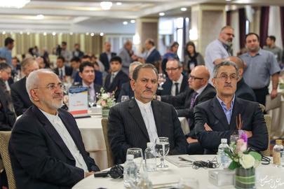 Foreign Minister Javad Zarif, Vice President Esghagh Jahangiri and Masoud Khansari, head of Tehran’s Chamber of Commerce, attended the event
