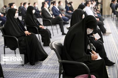 تمایل یک نخبه برای مهاجرت به کشوری دیگر با این نگاه و توجه که بدهکار کشور است و پس از تحصیل بازخواهد گشت، مانعی ندارد.