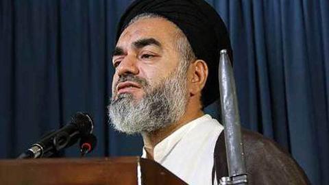 Isfahan Imam Condemns Holding Hands in Public
