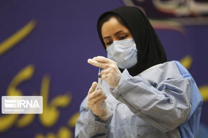 روند کند تزریق و تهیه واکسن کرونا و هم‌زمانی آن با شیوع گسترده ویروس جهش‌یافته در برخی شهرهای ایران نگرانی‌ها را از بحرانی شدن وضعیت سراسری در ماه پایانی سال افزایش داده است.
