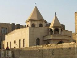 مسیحیان اهواز در ویرانه نیایش می کنند