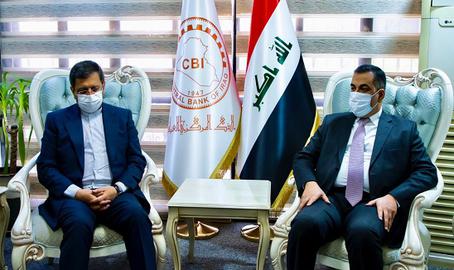 محافظ المصرف المركزي الإيراني ونظيره العراقي خلال اجتماع في بغداد. المصدر موقع البنك المركزي العراقي