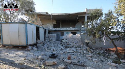 آثار الدمار الذي وقع بالنقطة الطبية في جبل الزاوية