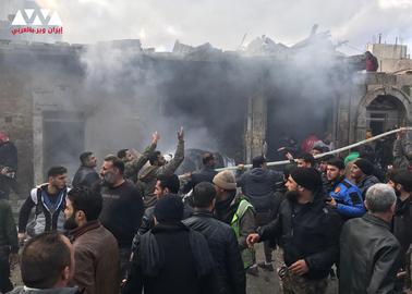 بالصور : آثار الدمار الذي خلفه انفجار سيارة مفخخة في مدينة اعزاز السورية