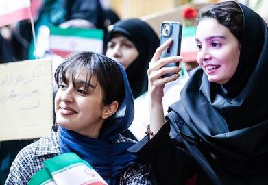 تصویر همان زن در یکی از همایش‌های سعید جلیلی