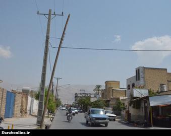 سایه تیرهای فرسوده برق برسر مردم داراب 