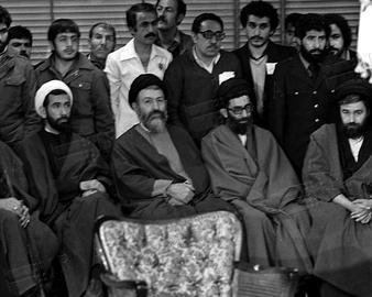 سید محمد بهشتی، 32 سال پیش در همین روزها در انفجاری کشته شد و از آن پس نماد شد. او در دوران مسئولیت خویش اتهام های متعددی را بر دوش کشید. خیلی از قدیمی های انقلاب به یاد دارند شعار بهشتی، طالقانی را تو کشتی، غرب زده بودن، دیکتاتور بودن، اشرافگرا بودن و ... هم از دیگر اتهام های همواره او در تاریخ سیاسی بوده است. با این حال او در ایران نماد مظلومیت است. یاران سید علی خامنه ای، بارها او را بهشتی زمان خوانده اند، هاشمی رفسنجانی مکرر خود را شبیه او دانسته و یارانش می گویند او حتی مظلوم تر هم بوده است. اسفندیار رحیم مشایی که می گوید من بهشتی ثانی هستم و احمدی نژاد هم این را تایید کرد. در تازه ترین اظهارنظر، دیروز حسن روحانی گفت بهشتی، نماد کامل خط اعتدال است. مشخص نیست که شیخ حسن تعارف کرده یا نه ولی آن بخش ماجرا یعنی متهم شدن او در آینده نزدیک به انواع برچسب ها، رویدادی قابل انتظار است که از همین الان می توان نشانه هایش را رصد کرد و همچنین اعلام مظلومیت حسن روحانی را.      