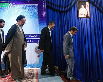 تقدیر را از کسی میکند که میخواهد برود. مگر ما میخواهیم برویم؟ مگر قرار است ما و شما برویم؟ این جمله را محمود احمدی نژاد در مراسمی که استانداران و وزیر کشور دولتش برای تجلیل از او برگزار کرده بودند، گفته است. در مراسم ویژه با خبرنگاران که آخرین دیدار بود، عینا تکرارش کرده و گفته بعد از ریاست جمهوری، برنامه ها و سفرهای داخلی و خارجی دارد و در خدمت اهل رسانه خواهد بود و در ادامه هم افزوده:  تاکنون به پنج، شش هزار سوال جواب دادم، کسی نتوانسته در پاسخهای من تناقض یا اختلاف فاحشی پیدا کند. اعتماد به نفس و تاکید مکرر احمدی نژاد برای ماندن به خوبی نشان می دهد که حاشیه سازی و رسانه بازی های او در سیاست ایران کماکان ادامه دارد. تاکنون از اینکه او سمتی از سوی علی خامنه ای دریافت کند، منتشر نشده ولی خبرهای متعددی درباره تلاش او برای راه اندازی بنیاد غیردولتی، روزنامه و تشکیلات سیاسی منتشر شده است. 