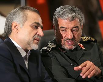 «حسین فریدون»، برادر حسن روحانی هنوز هیچ سمت رسمی ندارد ولی در مهم‌ترین نشست‌های سیاسی، همراه رییس جمهور است. در نشست با فرماندهان سپاه، او تنها کسی بود که رییس دولت را همراهی می‌کرد. 